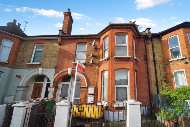 Thumbnail Flat for sale in Markhouse Road, London