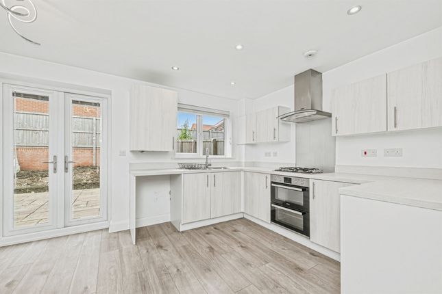 15, Burkwood View, WAKEFIELD photo 2