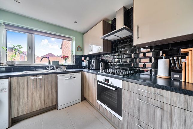 3, Hurst Road, Slough photo 4