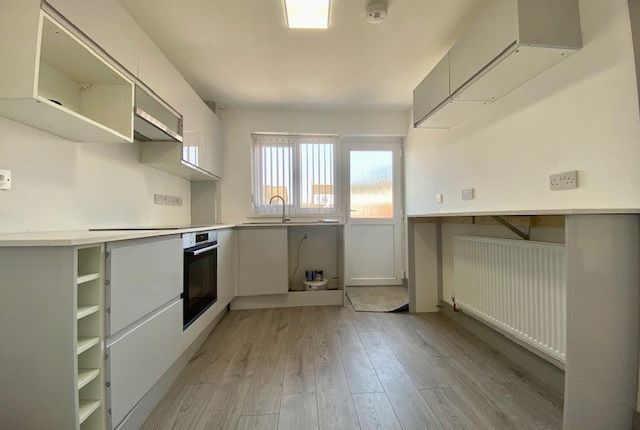 60, CARDIFF photo 2