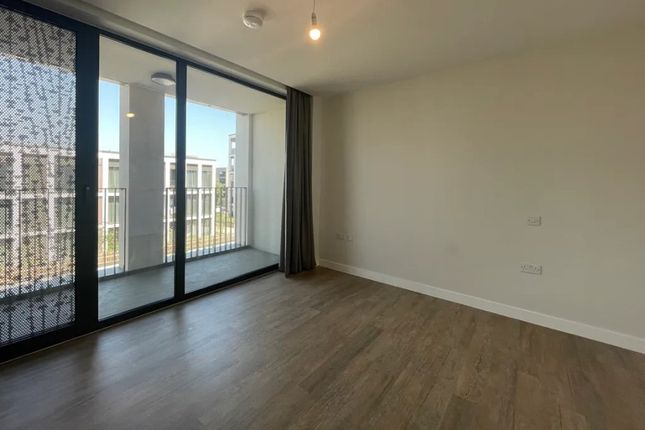 6 Devonshire Avenue, Woking photo 3
