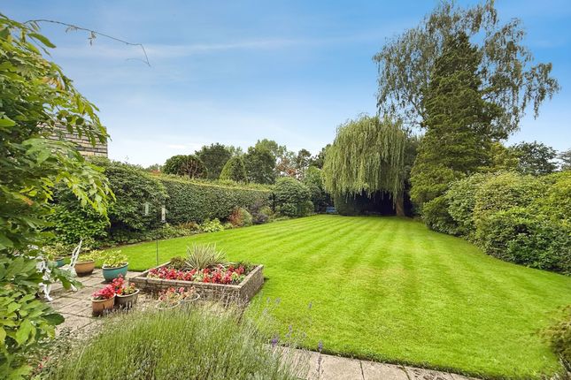 14 Ladythorn Crescent, Stockport photo 4