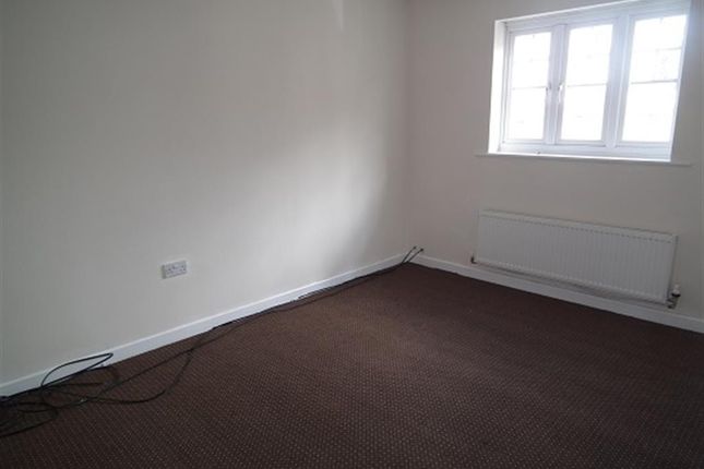 8, Corsair Avenue, Bradford photo 5