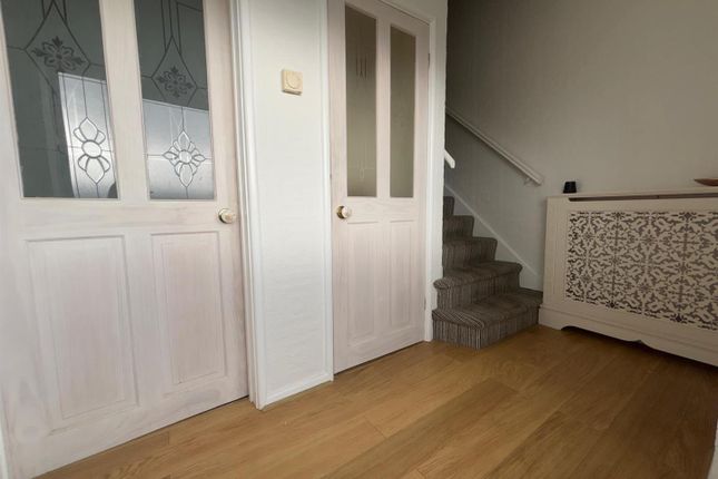 21, Bryn Siriol, Llanelli photo 3