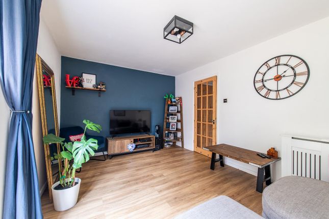 72, Caxton Close, Longfield photo 2