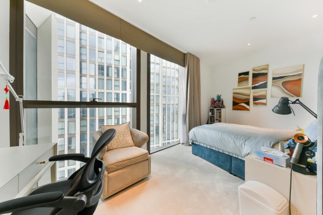 Flat to rent in One Thames City, Nine Elms, London