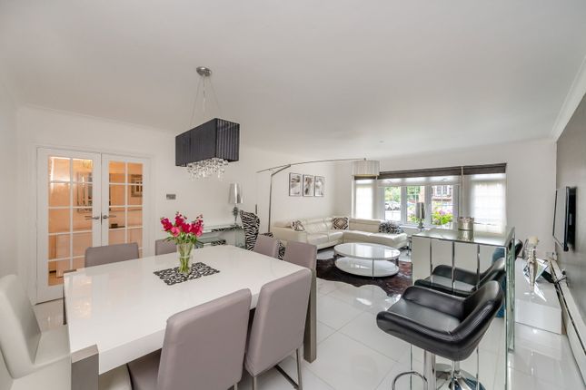 14, Myrtleside Close, Northwood photo 4