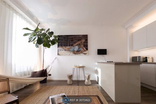Flat, Whites Row, London photo 3