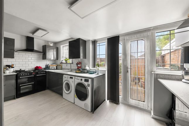 99, Grosvenor Avenue, Hayes photo 3