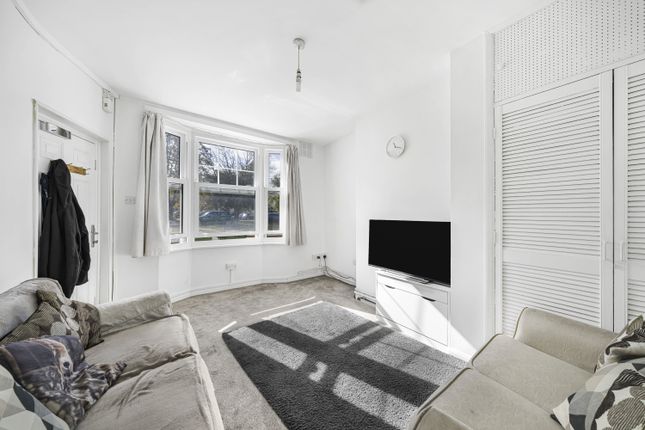 11, Derrick Gardens, London photo 2