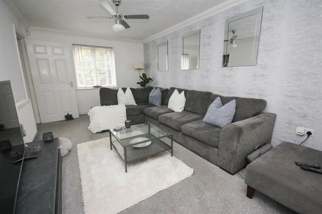 2, Hunt Close, Wellingborough photo 4