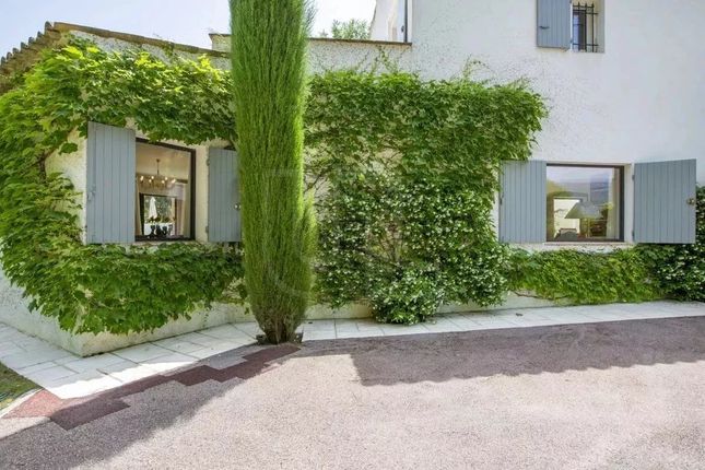 Thumbnail Villa for sale in Châteauneuf-Grasse, 06740, France