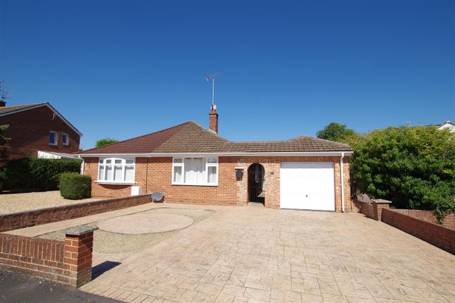2-bed house on 2, Caversham Close, Swindon, £300,000
