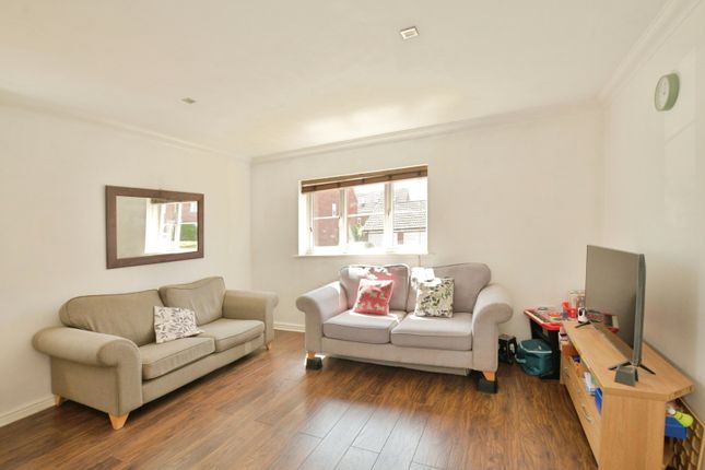 8, Hedgers Way, Ashford photo 2