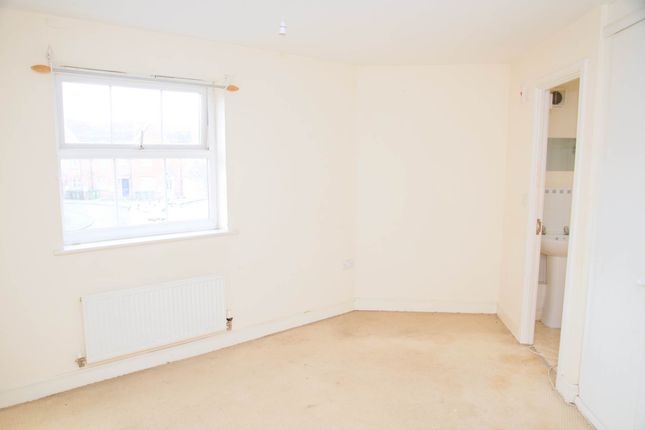Flat for sale in Pettacre Close, West Thamesmead