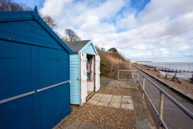 Beach Hut 31 Brackenbury Fort, Golf Road, Felixstowe photo 3