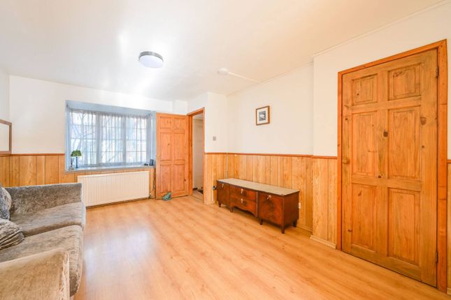 4-bed house on Vanbrugh Close, Beckton, £525,000