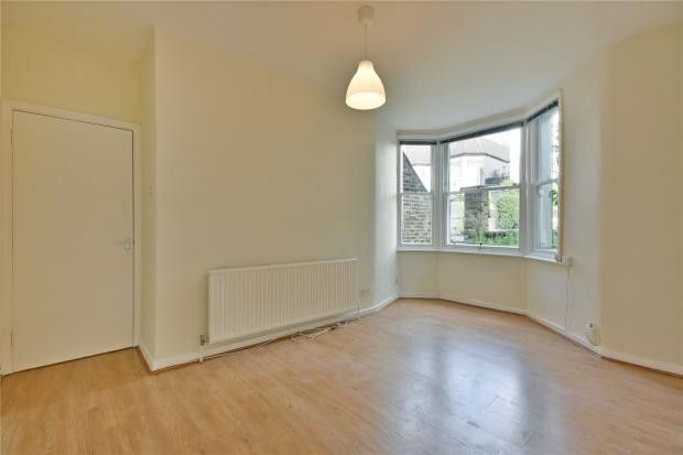 Flat to rent in Albion Road, Stoke Newington