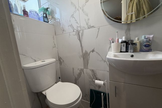 Room 1, 6, Woodside Terrace, West Yorkshire photo 3