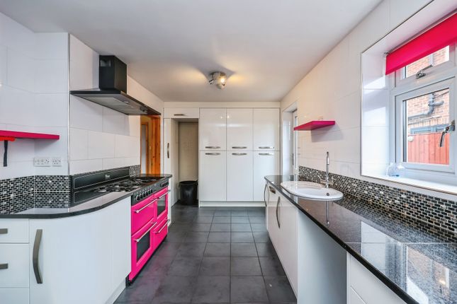 17, Grazingfield, Nottingham photo 3
