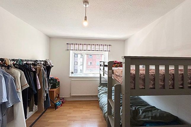 39 Squires Court, Canterbury Gardens, Salford photo 4