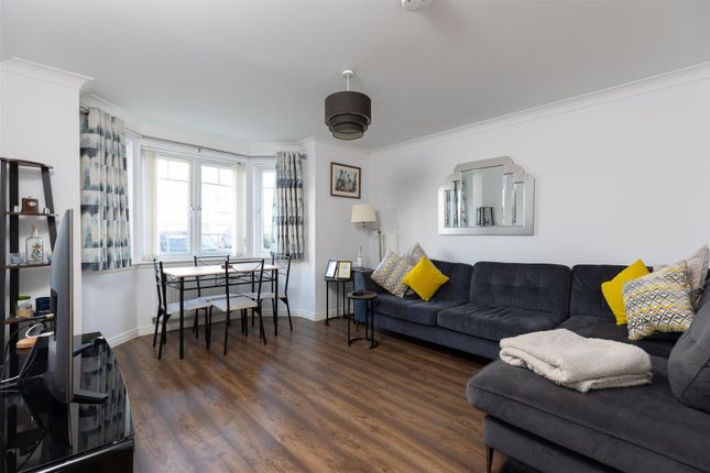 Flat for sale in Simpson Square, Perth