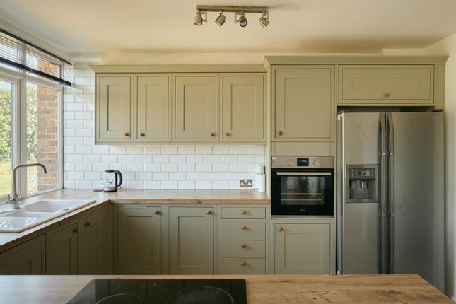 9, Fairways, Teddington photo 4