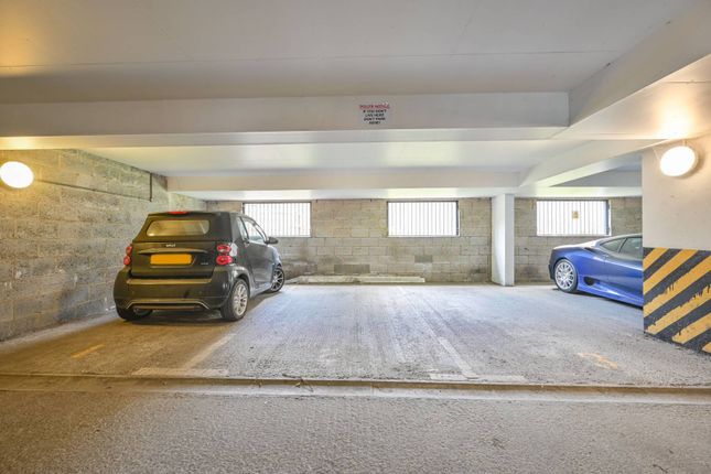 Parking/garage to rent in Vauxhall Grove, Vauxhall, London