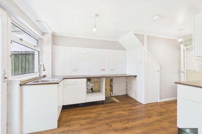 1, Kestrel Close, Crawley photo 4