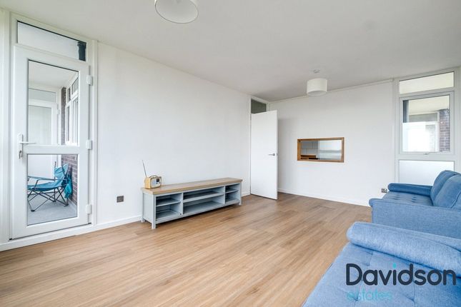57, Warwick Crest, Edgbaston, Birmingham photo 4