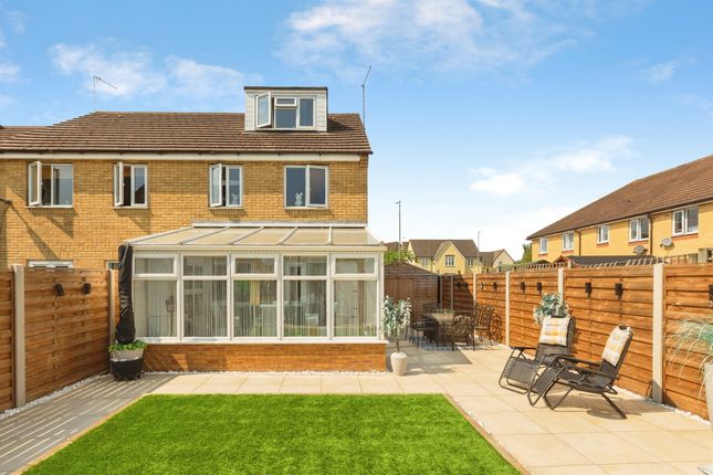 29, Johnson Drive, LEIGHTON BUZZARD photo 2