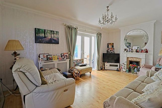2, School Lane, Benfleet photo 2