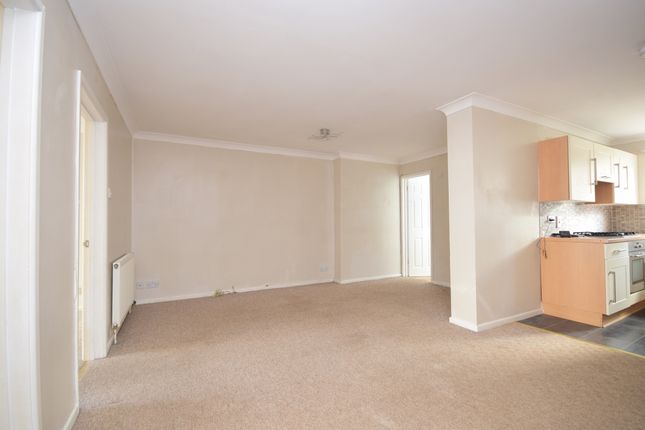 Flat to rent in Coombe Valley Road, Dover