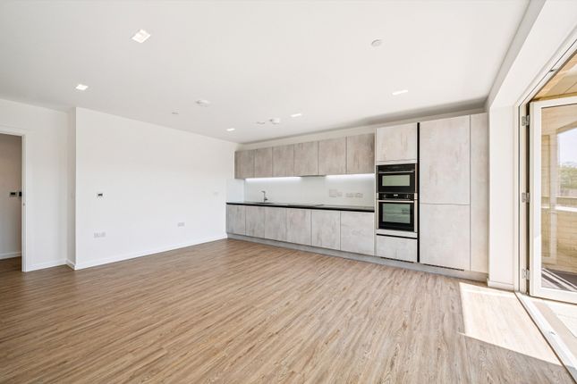 5, Wheatstone Gardens, London photo 4
