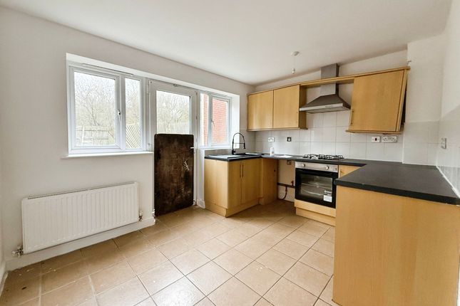 1 Lodge Court, Telford photo 4