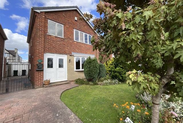 Thumbnail Detached house for sale in Chatsworth Close, Aston, Sheffield, Rotherham