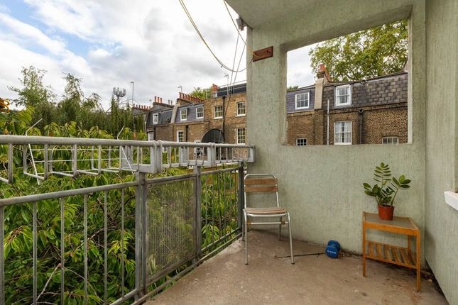 Flat to rent in Birkenhead Street, London