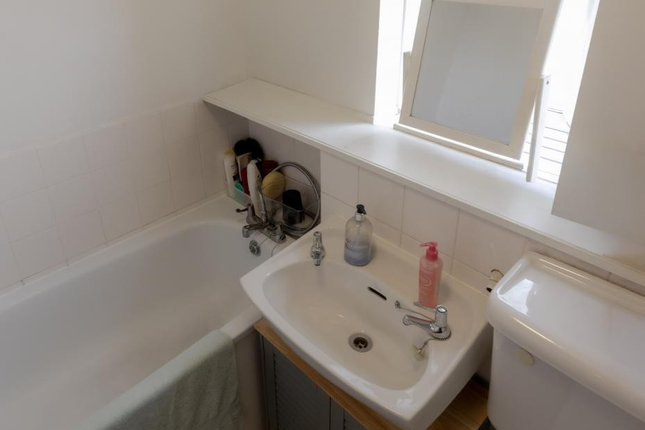 56, Hickin Close, London photo 5