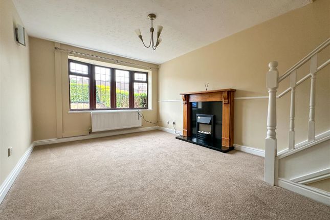 53, Churchill Avenue, Leek photo 2