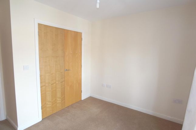 14, Temple Court, West Yorkshire photo 5