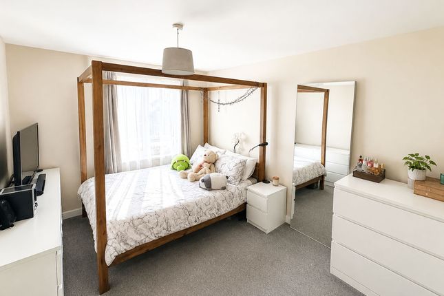 Flat 2 Washbourne Court, 14 Acton Close, Edmonton photo 5