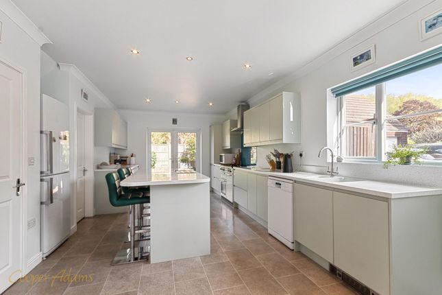 4 Linfield Close, Littlehampton photo 4