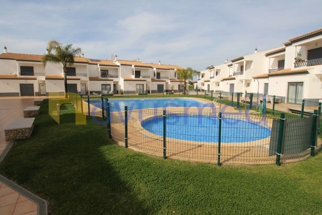 Terraced house for sale in Mosqueira, Albufeira E Olhos De Água, Albufeira