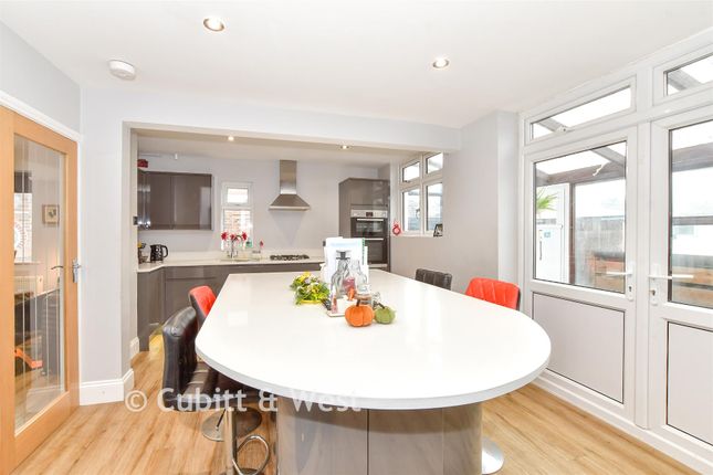 8, Henry Avenue, Rustington photo 2
