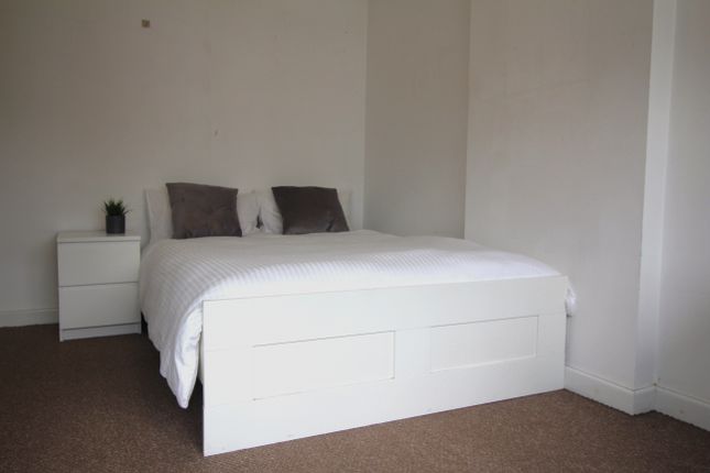 Terraced house to rent in Kelso Gardens, Leeds