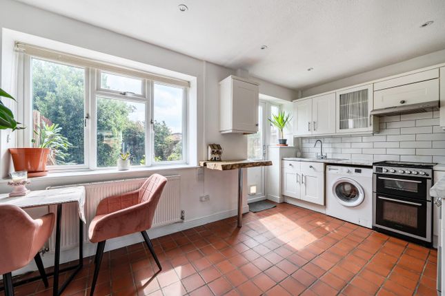 32, Devon Drive, Chandler's Ford photo 3