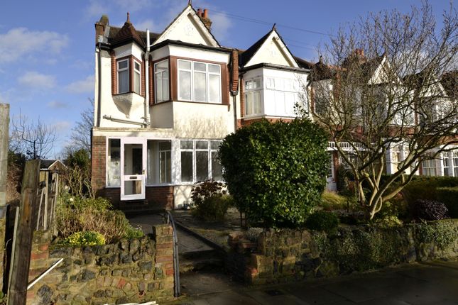 Flat to rent in Compton Road, Winchmore Hill