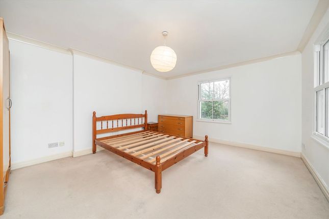 Flat 3, 50, Grange Park, London photo 4