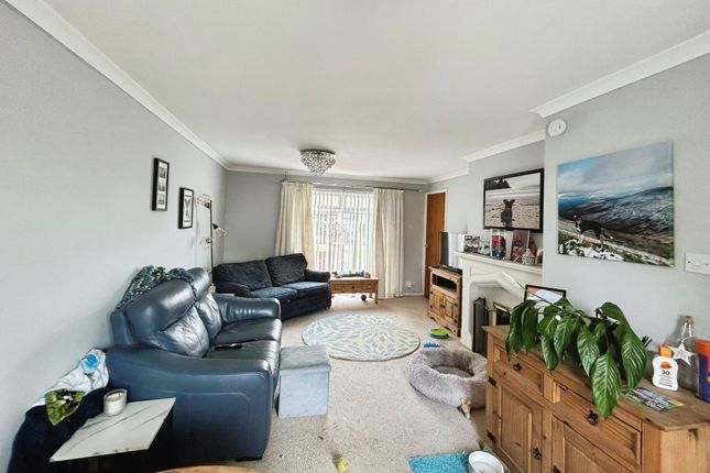 26 The Poplars, Port Talbot photo 4