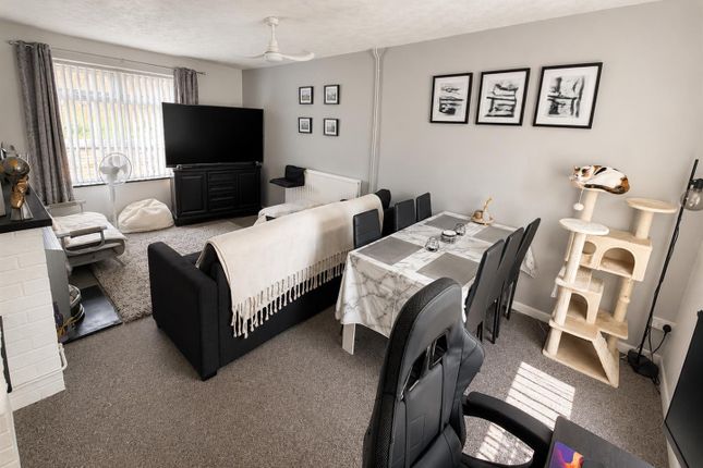 7, Taunton Avenue, Corby photo 2